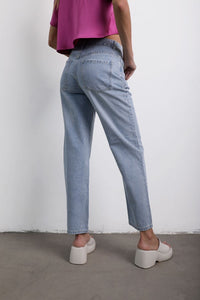 Jeans Mom Lavado Celeste
