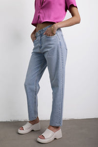 Jeans Mom Lavado Celeste